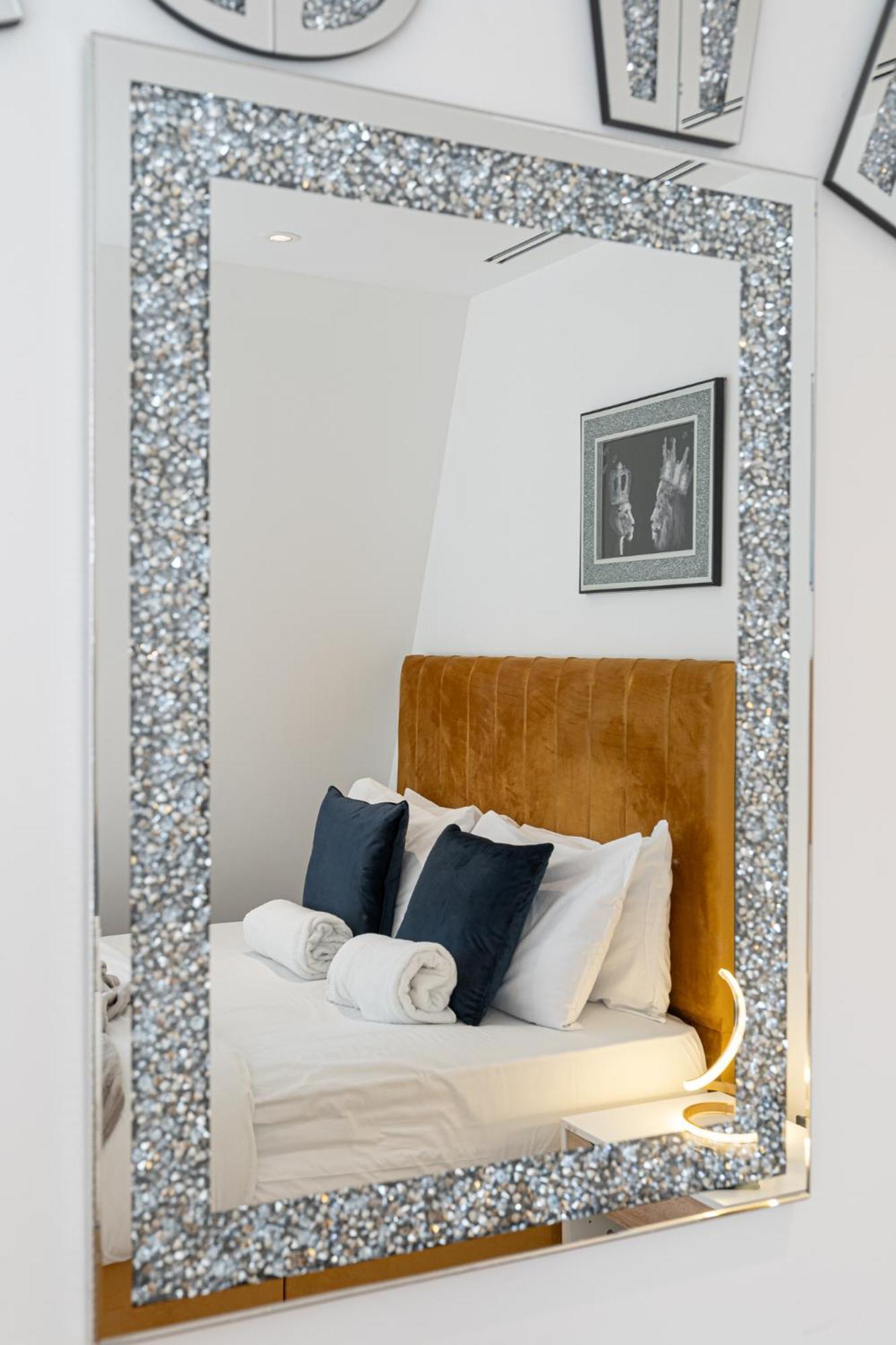 Stunning 1-Bedroom Penthouse In Marble Arch 72 London Eksteriør billede