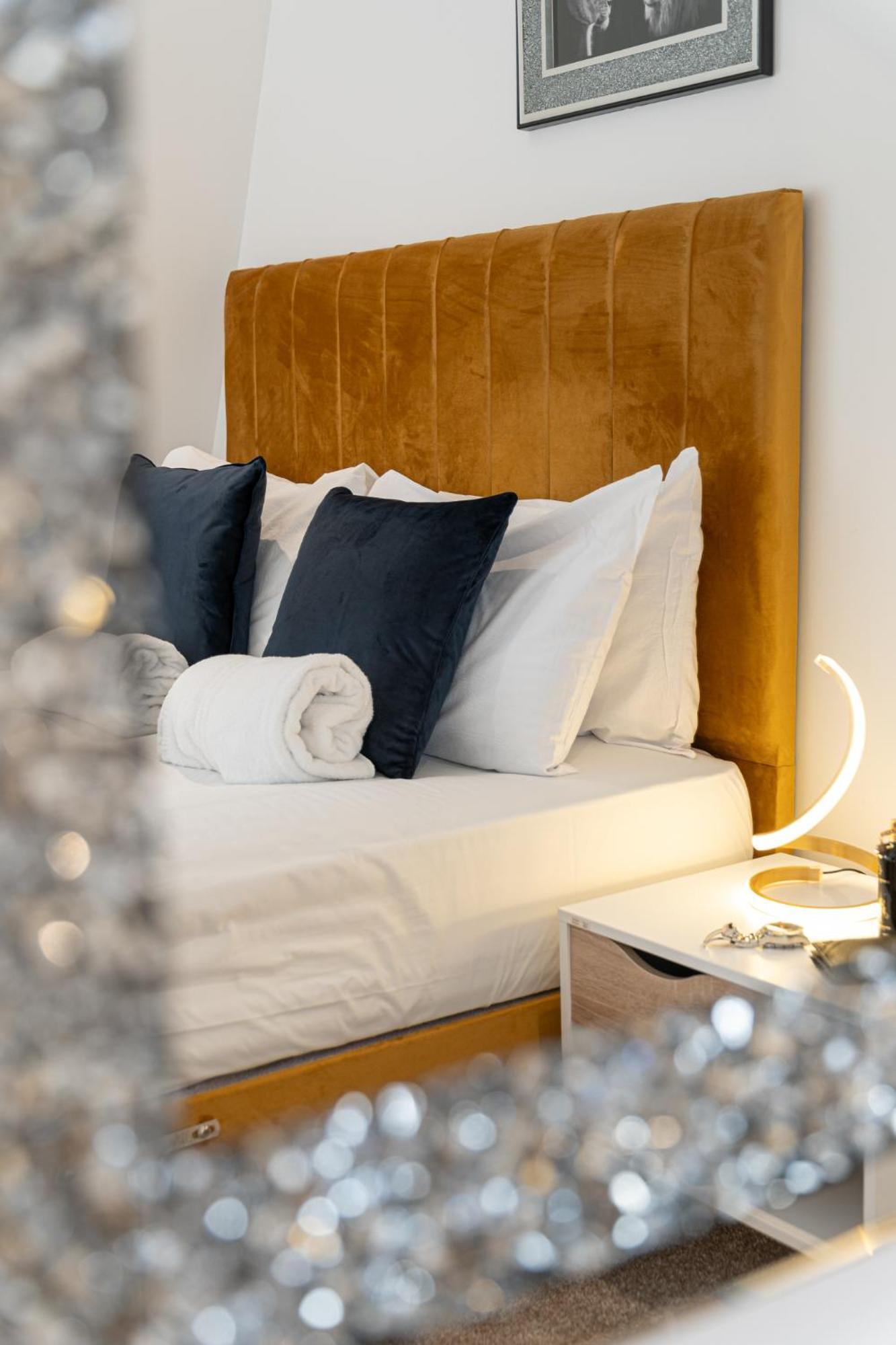 Stunning 1-Bedroom Penthouse In Marble Arch 72 London Eksteriør billede