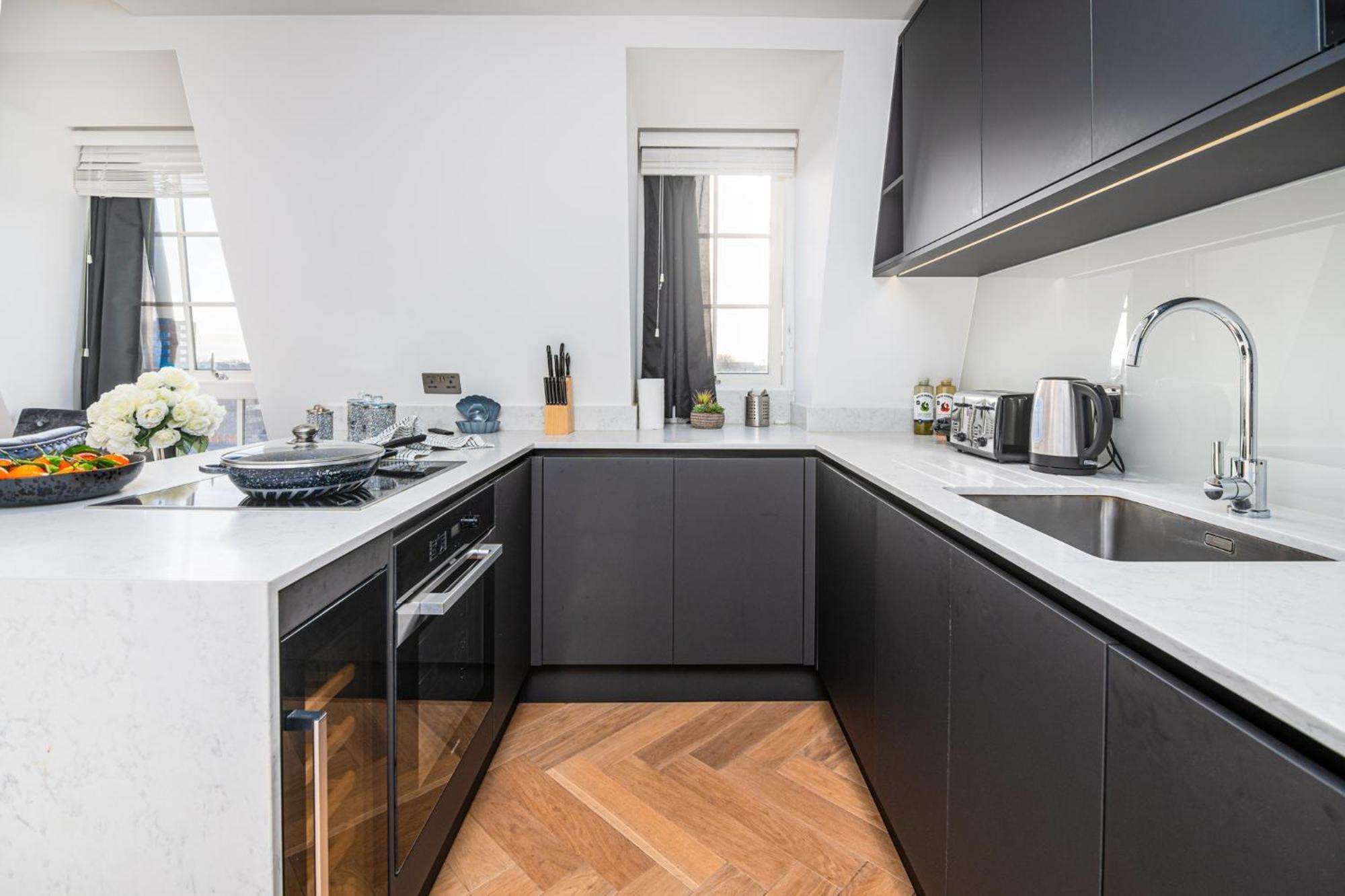 Stunning 1-Bedroom Penthouse In Marble Arch 72 London Eksteriør billede