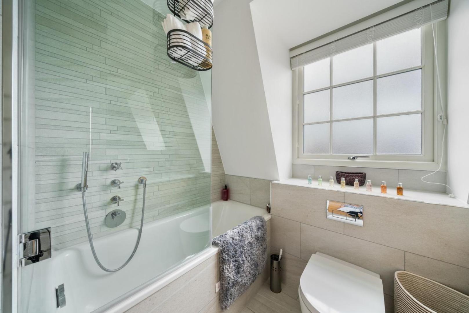 Stunning 1-Bedroom Penthouse In Marble Arch 72 London Eksteriør billede