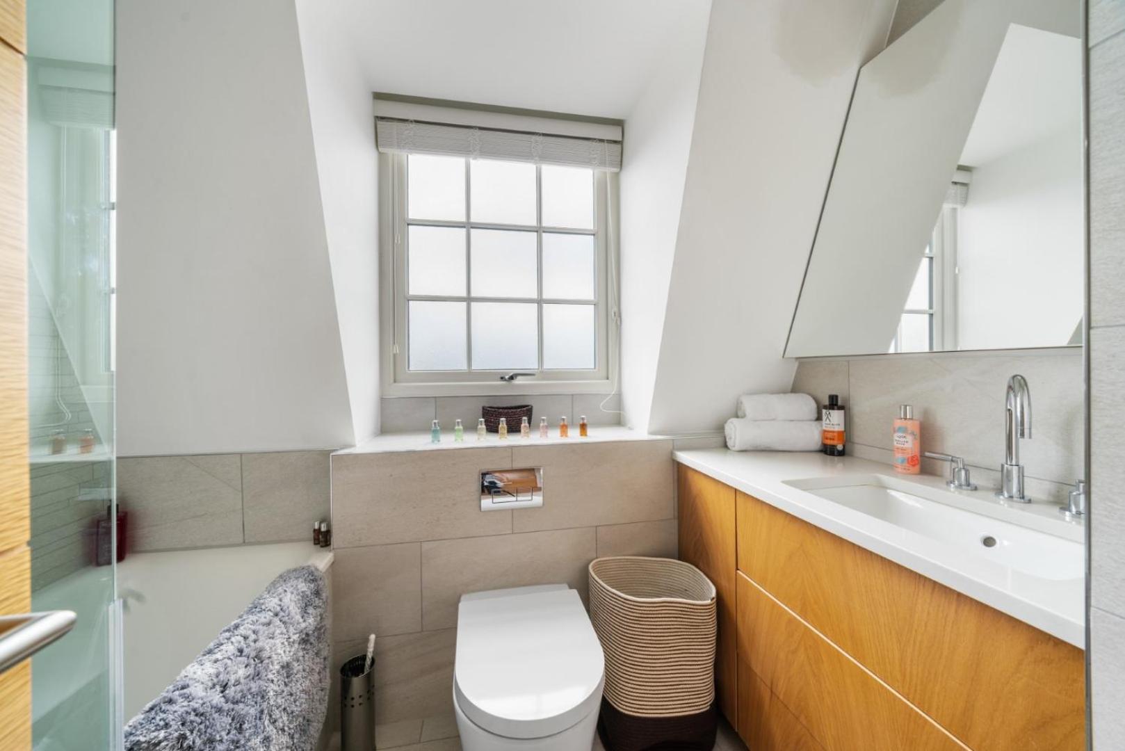 Stunning 1-Bedroom Penthouse In Marble Arch 72 London Eksteriør billede